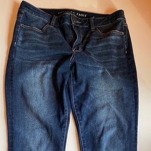 American eagle dark blue jeans no holes